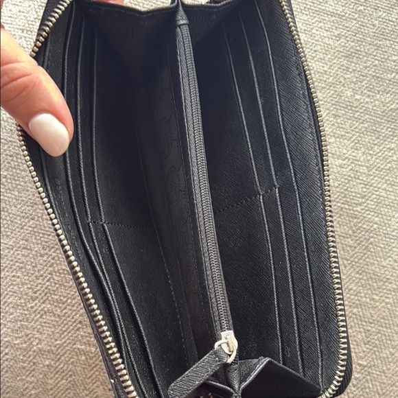 Michael Kors Black and White Wallet - Picture 3 of 4